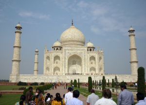 Carbon soot particles, dust blamed for discoloring India’s Taj Mahal